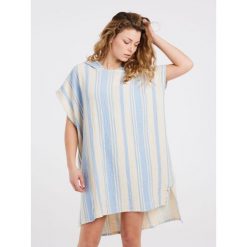 Bluza damska Protest PRTAMADINE poncho. Białe bluzy damskie Protest, bez wzorów, bez ramiączek, bez kaptura. W wyprzedaży za 260.99 zł.