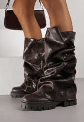 Brązowe Botki na Platformie Ozdobione Wywiniętą Cholewką Nenalea. Brązowe botki damskie Renee, z aplikacjami, z jeansu, klasyczne, bez obcasa, na platformie, bez zapięcia. Za 119.99 zł.