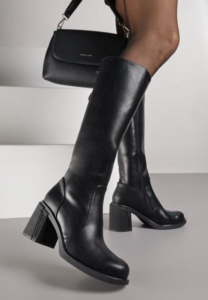 Czarne Kozaki VICES na Słupku ze Skóry Naturalnej Ozdobione Aplikacjami Refesa. Czarne kozaki damskie Renee, z aplikacjami, z jeansu, bez obcasa, na obcasie, bez zapięcia. Za 189.99 zł.