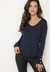 Granatowy Sweter z Dekoltem V i Ozdobnymi Guzikami na Rękawach Atterisa. Niebieskie swetry nierozpinane damskie Born2be, m, bez wzorów, z jeansu, bez kołnierzyka, bez ramiączek. Za 89.99 zł.