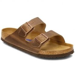 Klapki męskie Birkenstock Arizona. Brązowe klapki męskie Birkenstock, bez wzorów, z materiału, z otwartym noskiem, bez zapięcia. Za 439.00 zł.