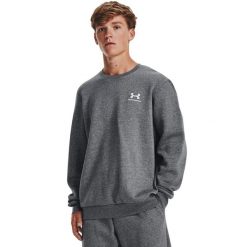 Bluza fitness męska Under Armour Essential Fleece Crew. Szare bluzy męskie Under Armour, l, bez wzorów, sportowe, bez ramiączek, bez kaptura. Za 179.99 zł.