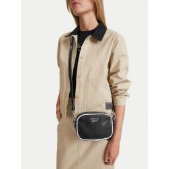 Torebka Reebok. Czarne listonoszki damskie Reebok, bez wzorów, bez dodatków. Za 129.99 zł.