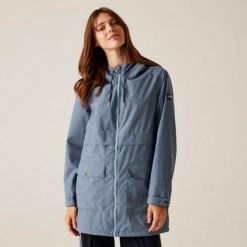 Kurtka turystyczna przeciwdeszczowa damska Navaeh wodoodporna. Niebieskie kurtki sportowe damskie Regatta, na zimę, bez wzorów, bez ramiączek, bez kaptura, trekkingowe. W wyprzedaży za 394.00 zł.