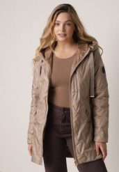 Brązowa Pikowana Kurtka Przejściowa Parka z Kapturem o Długim Kroju z Ozdobą Isaline. Brązowe kurtki damskie Born2be, l, z aplikacjami, z dresówki, z kapturem. Za 149.99 zł.