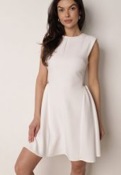 Biała Elegancka Sukienka Bez Rękawów Zdobiona Przypinkami w Talii Rhaegina. Białe sukienki damskie Born2be, na co dzień, m, z aplikacjami, eleganckie, bez kołnierzyka, bez ramiączek, mini, proste. Za 169.99 zł.