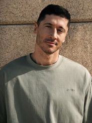 4F T-shirt oversize z bawełny organicznej męski 4F x Robert Lewandowski XL. Niebieskie t-shirty męskie 4F, m, bez wzorów, z bawełny, bez kołnierzyka, bez ramiączek. W wyprzedaży za 79.99 zł.