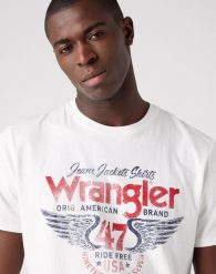 MESKA KOSZULKA WRANGLER AMERICANA TEE WORN WHITE 112320780. Białe t-shirty męskie Wrangler, l, bez wzorów, bez kołnierzyka, bez ramiączek. Za 79.99 zł.