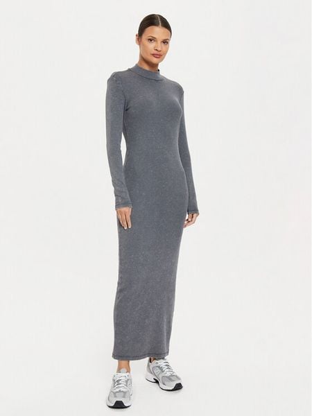 ONLY Sukienka codzienna Valerie 15337268 Czarny Regular Fit. Czarne sukienki damskie ONLY, na co dzień, xs, bez wzorów, z bawełny, bez kołnierzyka, bez ramiączek, proste. Za 89.99 zł.