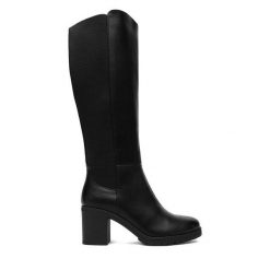 Kozaki Clara Barson. Czarne kozaki damskie Clara Barson, bez wzorów, bez obcasa, na słupku, bez zapięcia. Za 229.99 zł.