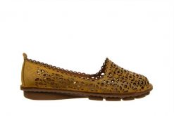 Półbuty Bayla-161 174 4101 1 Noce 161510, Żółty, Skóra naturalna - 38. Żółte półbuty damskie Bayla, na lato, w ażurowe wzory, z materiału, biznesowe, bez obcasa, bez zapięcia. W wyprzedaży za 179.10 zł.
