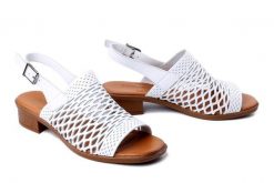 ARTIKER RELAKS 58C2021 biały, sandały damskie. Białe sandały damskie Artiker Relaks, bez wzorów, ze skóry, bez obcasa, na obcasie, bez zapięcia. Za 229.90 zł.