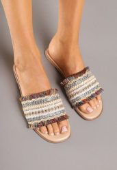 Beżowo-Czerwone Klapki Ozdobione Cyrkoniami i Frędzlami w Stylu Boho Ridivenna. Brązowe klapki damskie Renee, na lato, bez wzorów, boho, bez obcasa, na płaskiej podeszwie, bez zapięcia. Za 79.99 zł.