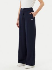 Guess Spodnie materiałowe V5GB02 KCYF2 Granatowy Regular Fit. Niebieskie spodnie materiałowe damskie Guess, z aplikacjami, z materiału. Za 329.99 zł.