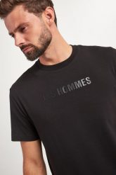 T-shirt męski z logo LES HOMMES. T-shirty męskie Les Hommes, l, bez wzorów, bez kołnierzyka, bez ramiączek. W wyprzedaży za 398.30 zł.
