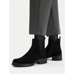 Sztyblety Lasocki. Czarne botki damskie Lasocki, bez wzorów, bez obcasa, na płaskiej podeszwie, bez zapięcia. Za 249.99 zł.