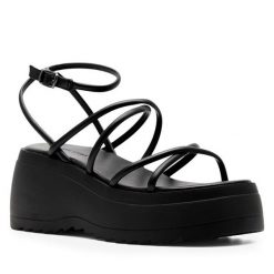 Sandały Jenny Fairy. Czarne sandały damskie Jenny Fairy, bez wzorów, bez obcasa, na koturnie, bez zapięcia. Za 169.99 zł.