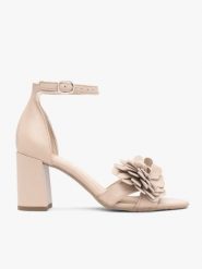 Beżowe sandały z kwiatem. Brązowe sandały damskie Ryłko, bez wzorów, ze skóry, bez obcasa, na słupku, bez zapięcia. Za 479.99 zł.