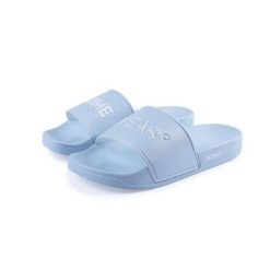 Odzież domowa Klapki unisex SUN – jasnoniebieskie. Niebieskia klapki męskie HOME DELUXE, bez wzorów, z materiału, bez zapięcia. Za 122.00 zł.