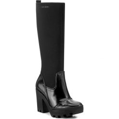 Kozaki CALVIN KLEIN JEANS - Sintra R0588 Black. Czarne kozaki damskie Calvin Klein Jeans, bez wzorów, z jeansu, bez obcasa, na obcasie, bez zapięcia. W wyprzedaży za 359.00 zł.