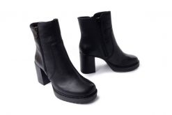 RIEKER Y4155-01 black, botki damskie. Czarne botki damskie Rieker, na zimę, bez wzorów, z wełny, bez obcasa, na obcasie, bez zapięcia. Za 419.90 zł.