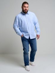 Koszula męska z tkaniny typu oxford jasnoniebieska Trixi 400. Niebieskie koszule męskie BIG STAR, l, bez wzorów, z bawełny, eleganckie, bez kołnierzyka, bez ramiączek. Za 199.99 zł.