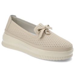 Beżowe Półbuty Damskie Venezia Stylowe Obuwie Damskie. Brązowe półbuty damskie Venezia, bez wzorów, ze skóry, eleganckie, bez obcasa, bez zapięcia. Za 212.99 zł.