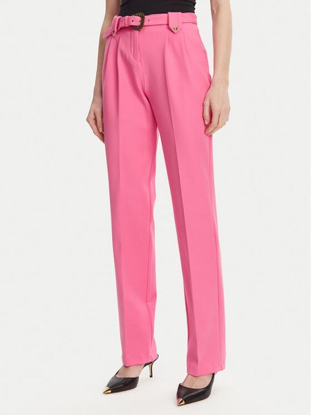 Versace Jeans Couture Spodnie materiałowe 78HAA111 Różowy Straight Fit. Czerwone spodnie materiałowe damskie Versace Jeans Couture, bez wzorów, z jeansu. Za 749.00 zł.