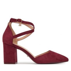 Czółenka DeeZee. Czerwone czółenka damskie DeeZee, bez wzorów, bez obcasa, bez zapięcia. Za 119.99 zł.