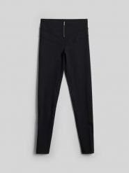 4F Legginsy dzianinowe damskie - czarne L. Czarne legginsy damskie 4F, bez wzorów, z dzianiny. Za 149.99 zł.