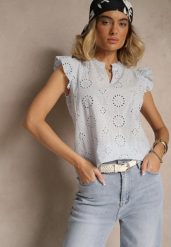 Jasnoniebieska Bawełniana Bluzka Ozdobiona Falbankami i Ażurowym Wzorem Grelzeki. Niebieskie bluzki damskie Renee, l, z aplikacjami, z bawełny, eleganckie, bez kołnierzyka, bez ramiączek. Za 39.99 zł.