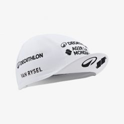 Czapka z daszkiem rowerowa Van Rysel oficjalna Decathlon AG2R La Mondiale Team. Białe czapki damskie VAN RYSEL, bez wzorów, z elastanu, sportowe. Za 44.99 zł.