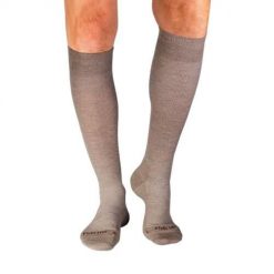Beżowe skarpetki uciskowe z wełny merynosów 3/4. Brązowe skarpetki damskie OEM, bez wzorów, z wełny. W wyprzedaży za 94.99 zł.