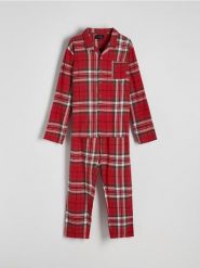 Dwuczęściowa piżama - czerwony. Czerwone piżamy męskie Reserved, l, bez wzorów, z tkaniny, bez kołnierzyka, bez ramiączek. W wyprzedaży za 49.99 zł.