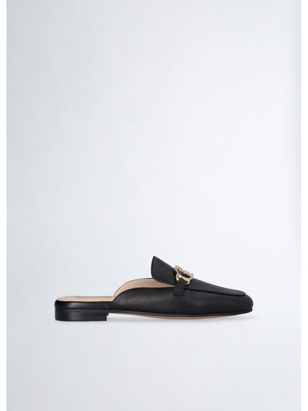 Liu Jo Klapki Emel 02 SA5035 PX460 Czarny. Czarne klapki damskie Liu Jo, bez wzorów, ze skóry, bez obcasa, bez zapięcia. Za 669.99 zł.