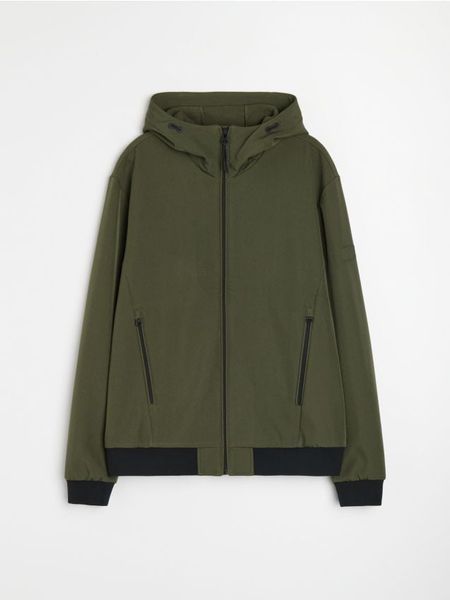 Kurtka softshell z kapturem - zielony. Zielone kurtki męskie Sinsay, l, bez wzorów, z softshellu, z kapturem. Za 99.99 zł.
