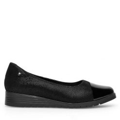 Baleriny Go Soft. Czarne balerinki damskie GO SOFT, bez wzorów, bez obcasa, bez zapięcia. Za 179.99 zł.