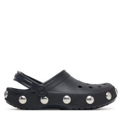 Klapki Crocs. Czarne klapki damskie Crocs, bez wzorów, bez obcasa, bez zapięcia. Za 259.99 zł.