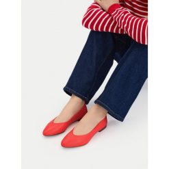 Baleriny Lasocki. Czerwone balerinki damskie Lasocki, bez wzorów, bez obcasa, bez zapięcia. Za 149.99 zł.