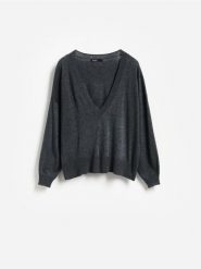 Sweter z dodatkiem wełny - ciemnoszary. Szare swetry nierozpinane damskie Reserved, l, bez wzorów, z dzianiny, bez kołnierzyka, bez ramiączek. Za 119.99 zł.