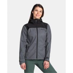 Damska kurtka softshell Kilpi RAVIA-W. Czarne kurtki sportowe damskie Kilpi, s, bez wzorów, z softshellu, bez ramiączek, bez kaptura, trekkingowe. Za 318.77 zł.