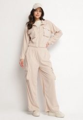 Jasnobeżowy Komplet Dresowy w Stylu Cargo Bluza ze Stójką i Szerokie Spodnie Arritarra. Brązowe bluzy damskie Born2be, m, z aplikacjami, z dresówki, bez ramiączek, bez kaptura. Za 79.99 zł.