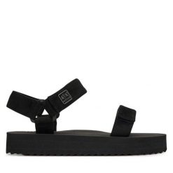 Sandały Armani Exchange. Czarne sandały damskie Armani Exchange, bez wzorów, bez obcasa, na płaskiej podeszwie, bez zapięcia. Za 319.99 zł.