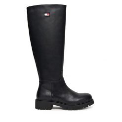 Kozaki Tommy Jeans. Czarne kozaki damskie Tommy Jeans, bez wzorów, z jeansu, bez obcasa, na płaskiej podeszwie, bez zapięcia. Za 629.99 zł.
