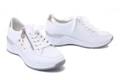 RIEKER N4322-80 weiss, półbuty damskie. Białe półbuty damskie Rieker, bez wzorów, bez obcasa, na koturnie, bez zapięcia. Za 349.90 zł.