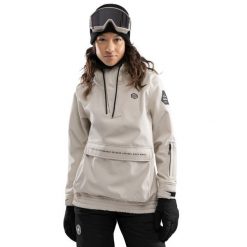 Damska kurtka snowboardowa Sporty zimowe SIROKO W3-W Haboob. Brązowe kurtki sportowe damskie SIROKO, na zimę, bez wzorów, z softshellu, bez ramiączek, bez kaptura, narciarskie. Za 844.00 zł.