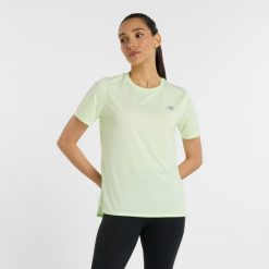 Koszulka damska New Balance WT41222MEW – miętowa. Zielone bluzki damskie New Balance, s, bez wzorów, z materiału, eleganckie, bez kołnierzyka, bez ramiączek. Za 99.99 zł.