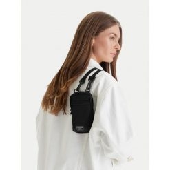 Saszetka Guess Jeans. Czarne saszetki i nerki męskie Guess Jeans, z jeansu, małe. Za 164.99 zł.