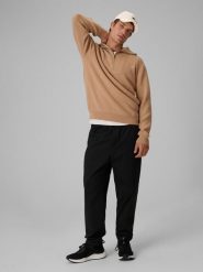 4F Spodnie casual męskie - czarne XXL. Czarne spodnie materiałowe męskie 4F, bez wzorów, z dresówki, z standardowym stanem. Za 189.99 zł.