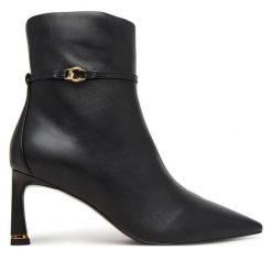 Botki Coccinelle. Czarne botki damskie Coccinelle, bez wzorów, bez obcasa, na słupku, bez zapięcia. Za 1,299.00 zł.